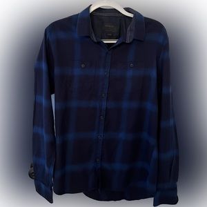 Nomad Men’s Long Sleeve Button Up. Size M. Color Black and Blue.